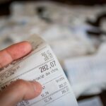 Grafico che illustra le soglie di verifica automatica per i conti bancari e suggerimenti per evitarle.